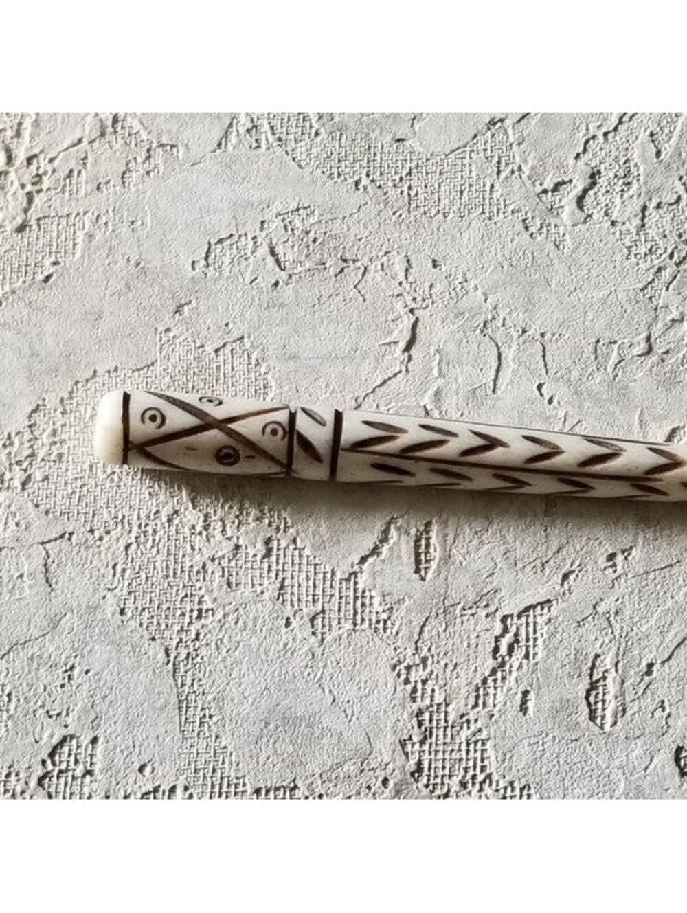 Hand Carved India Cream and Dark Brown Tribal Buffalo Bone Hair Stick - Picture 3 of 4
